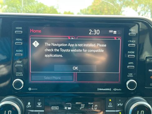 Used 2022 Toyota Highlander LE FWD image 19