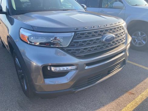 Used 2023 Ford Explorer XLT w/ Equipment Group 202A AWD/4WD image 4