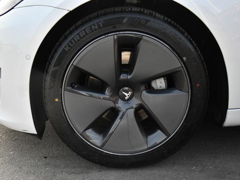 Used 2021 Tesla Model 3 Standard Range Plus image 12