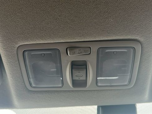 Used 2024 Hyundai Venue SEL FWD image 31