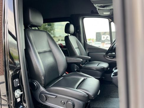 Used 2024 Mercedes-Benz Sprinter 2500 image 23