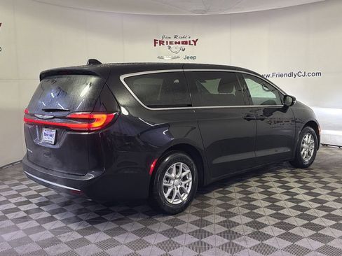 New 2026 Chrysler Pacifica Select FWD image 3