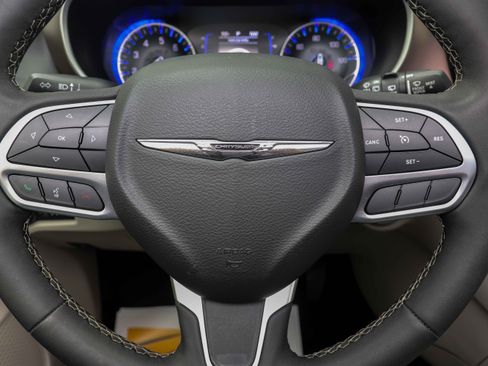 Used 2023 Chrysler Voyager LX image 26