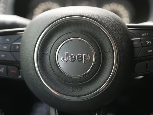 Used 2016 Jeep Renegade Latitude image 21