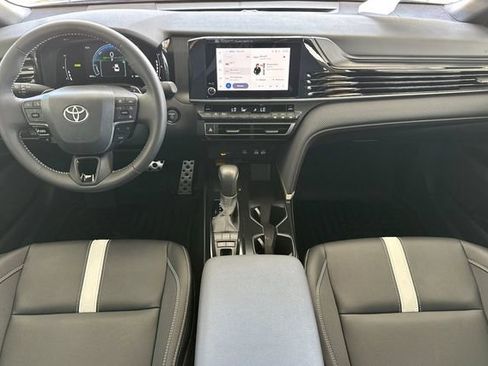 Used 2025 Toyota Camry SE FWD image 17