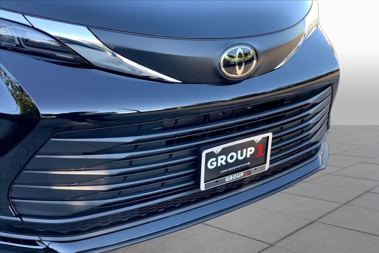 Used 2026 Toyota Sienna LE FWD image 28