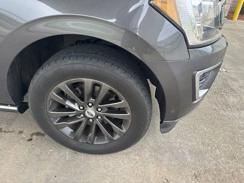 Used 2019 Ford Expedition Limited w/ Equipment Group 301A RWD image 18