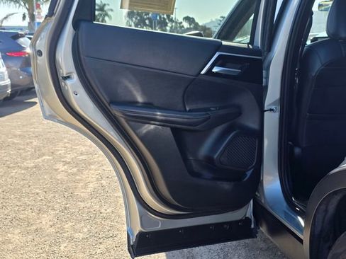 Used 2024 Mitsubishi Outlander SE image 18