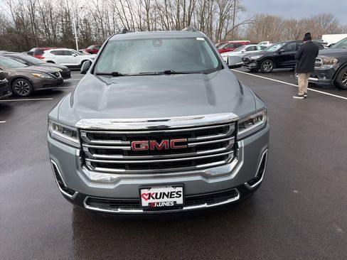 Used 2023 GMC Acadia SLT AWD/4WD image 4