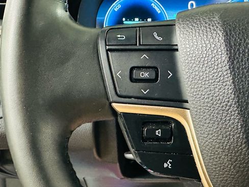 Certified 2023 Toyota Crown AWD/4WD image 15