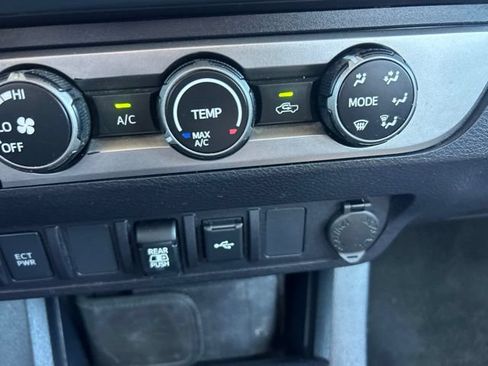 Used 2020 Toyota Tacoma SR5 w/ Technology Package AWD/4WD image 17
