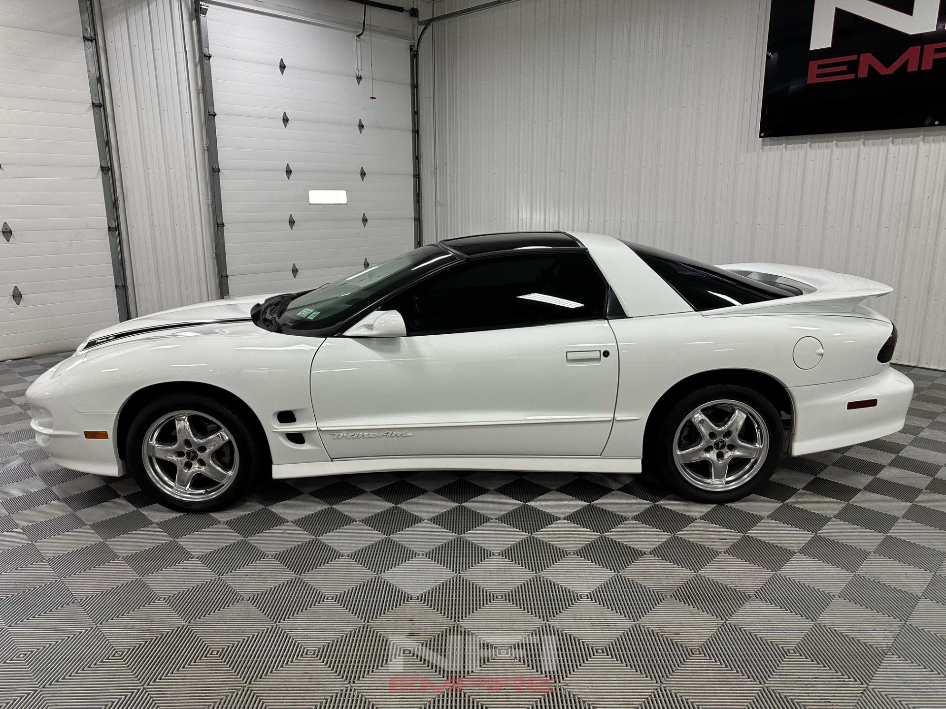 Used 2002 Pontiac Firebird Formula RWD image 2