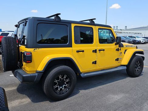 Used 2018 Jeep Wrangler Unlimited Sahara AWD/4WD image 3