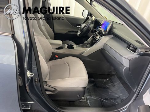 Used 2023 Toyota Venza LE image 19