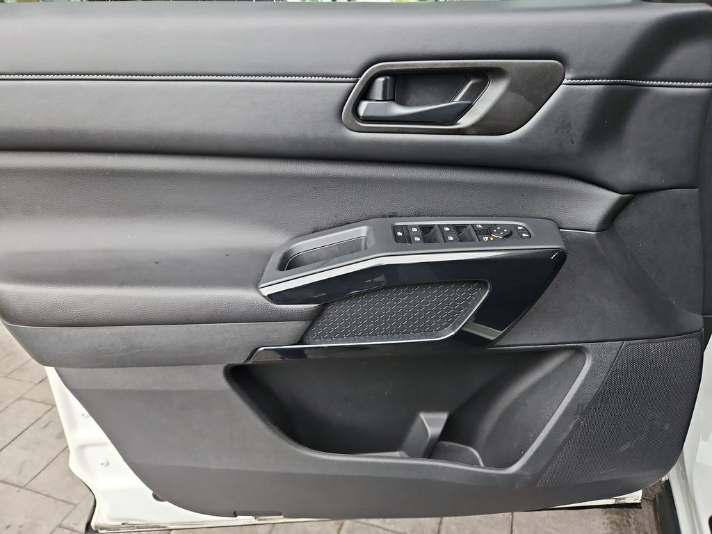 Used 2024 Nissan Pathfinder SV FWD image 24