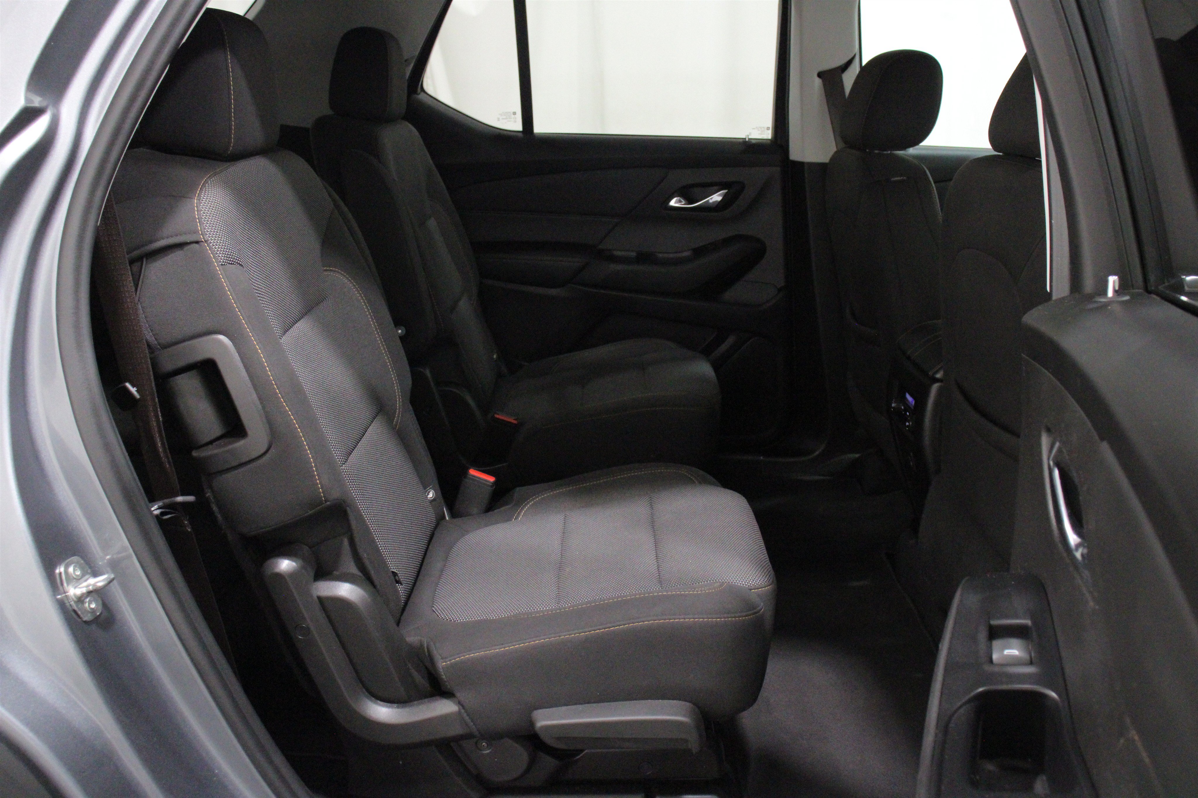 Used 2021 Chevrolet Traverse LT FWD image 29