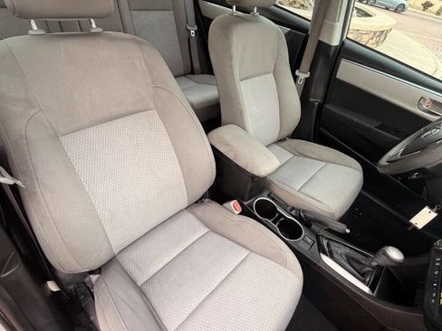 Used 2015 Toyota Corolla LE FWD image 3