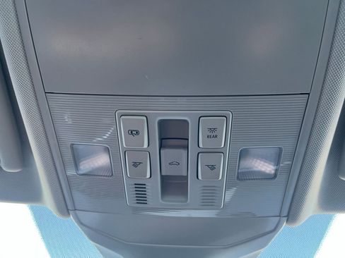 Used 2025 Volkswagen Jetta SE image 23