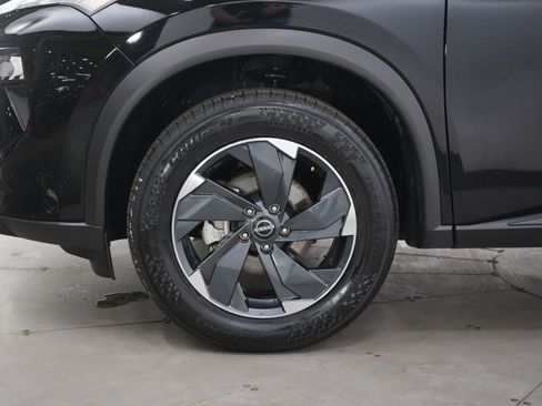 Used 2025 Nissan Rogue SV AWD/4WD image 32