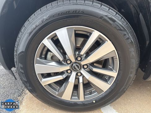 Used 2025 Nissan Pathfinder SL image 9