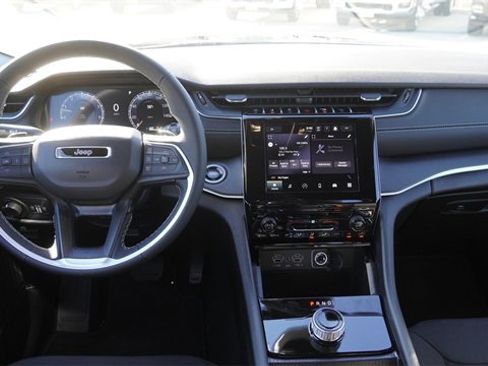 New 2025 Jeep Grand Cherokee Laredo image 14