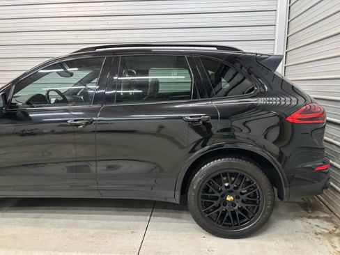 Used 2017 Porsche Cayenne Platinum Edition AWD/4WD image 5
