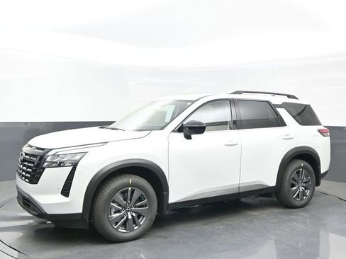 New 2026 Nissan Pathfinder SV w/ SV Premium Package FWD image 2