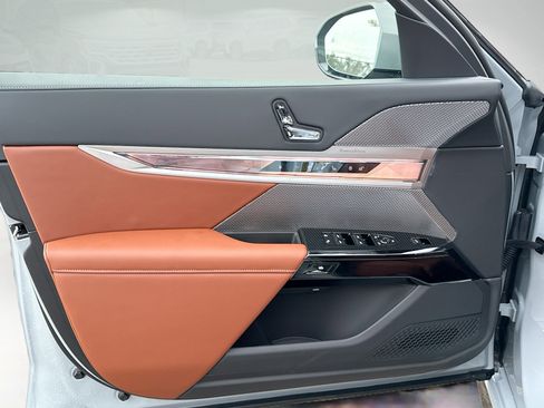 New 2026 BMW 750e xDrive w/ Executive Package image 22