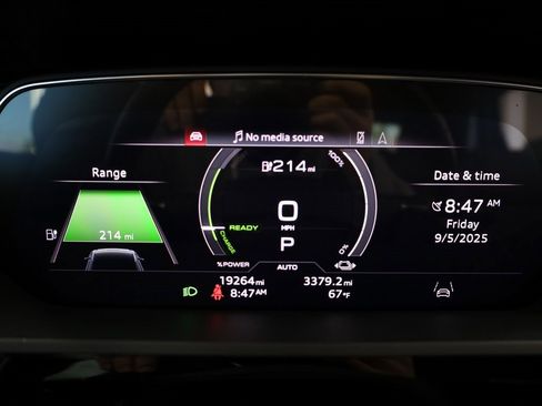 Used 2023 Audi e-tron Premium Plus w/ Premium Plus Package image 20