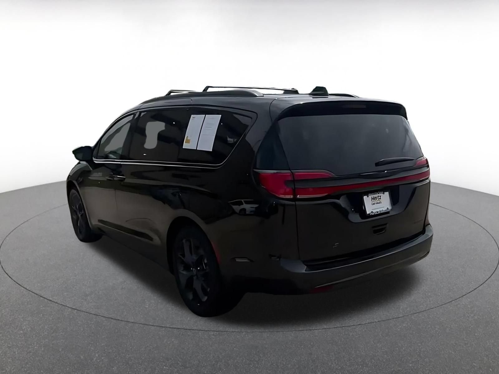 Used 2025 Chrysler Pacifica Limited FWD image 9