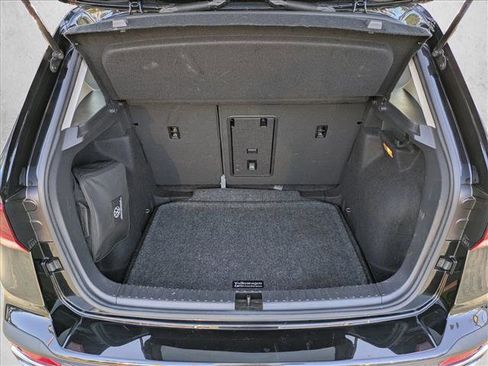 Certified 2022 Volkswagen Taos SEL w/ Panoramic Sunroof Package image 6