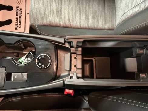 Used 2023 Nissan Rogue SV AWD/4WD image 19