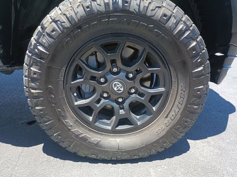 Used 2020 Toyota Tacoma SR w/ SX Package AWD/4WD image 10