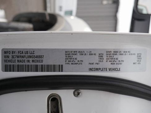 Used 2021 RAM 5500 Tradesman w/ Chrome Appearance Group image 25