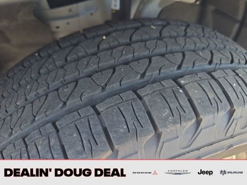 Used 2024 Jeep Grand Cherokee Laredo w/ Luxury Tech Group I image 27