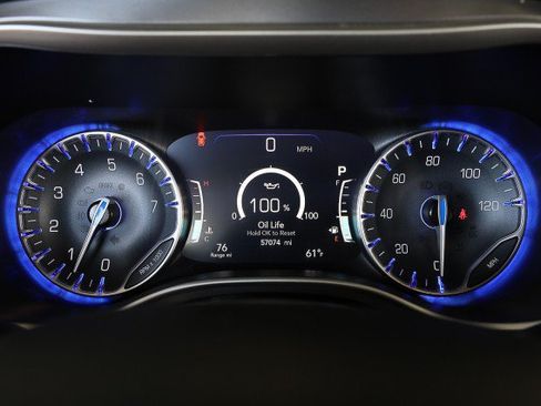 Used 2023 Chrysler Pacifica Touring-L FWD image 20