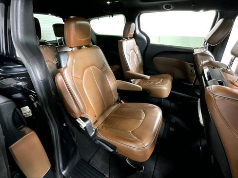 Used 2020 Chrysler Pacifica Limited w/ Tire & Wheel Group image 27