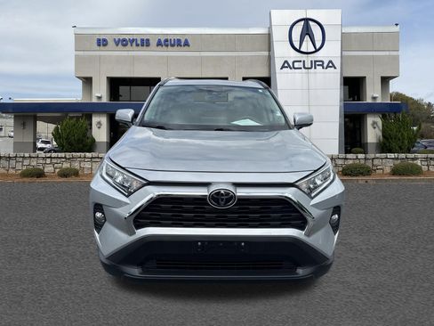 Used 2020 Toyota RAV4 XLE w/ Convenience Package FWD image 2