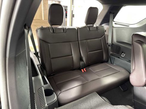 Used 2025 Ford Explorer Platinum image 13