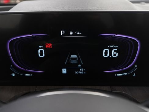 Used 2024 Kia Telluride EX w/ EX Captain's Chair Package image 30