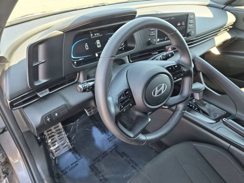 Used 2025 Hyundai Elantra Sport FWD image 14