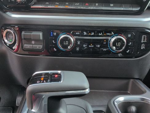 New 2026 GMC Sierra 1500 SLT w/ SLT Premium Plus Package AWD/4WD image 19