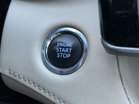 Certified 2022 Toyota Highlander Platinum image 34