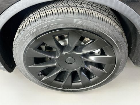Used 2020 Tesla Model Y Long Range AWD/4WD image 11