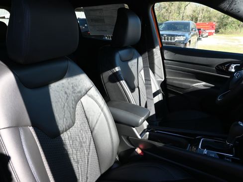 New 2026 Jeep Compass Latitude image 20