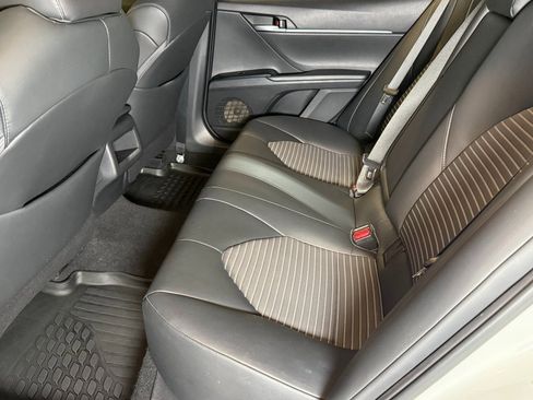 Used 2018 Toyota Camry SE w/ Moonroof Package image 21