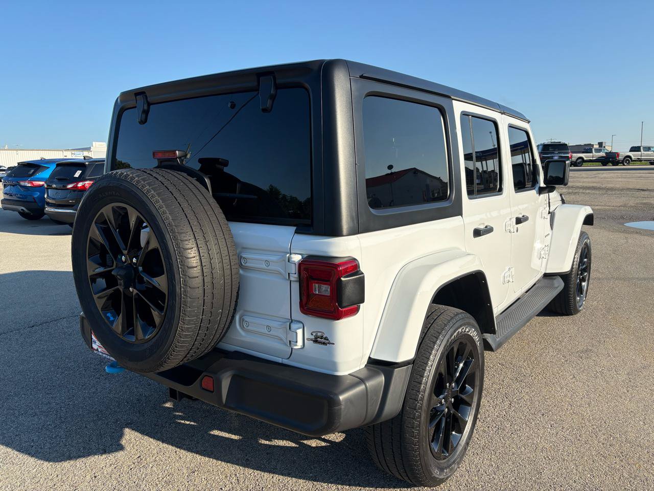 Used 2023 Jeep Wrangler Unlimited Sahara w/ Cold Weather Group AWD/4WD image 3