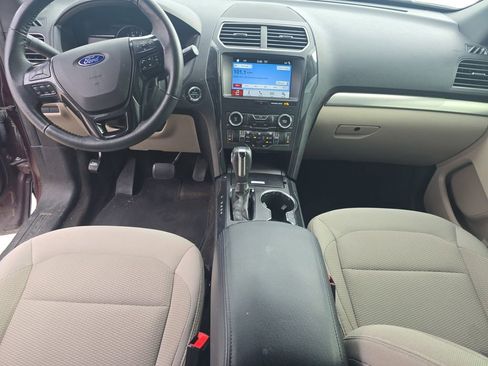 Used 2018 Ford Explorer XLT w/ Equipment Group 201A image 10