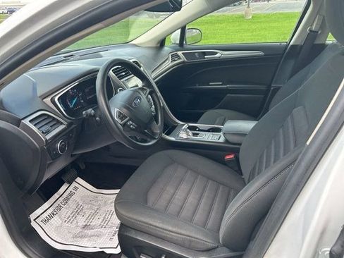 Used 2019 Ford Fusion SE image 11