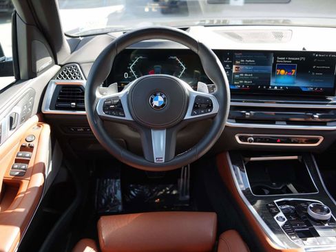 Used 2025 BMW X5 xDrive40i w/ Executive Package image 8